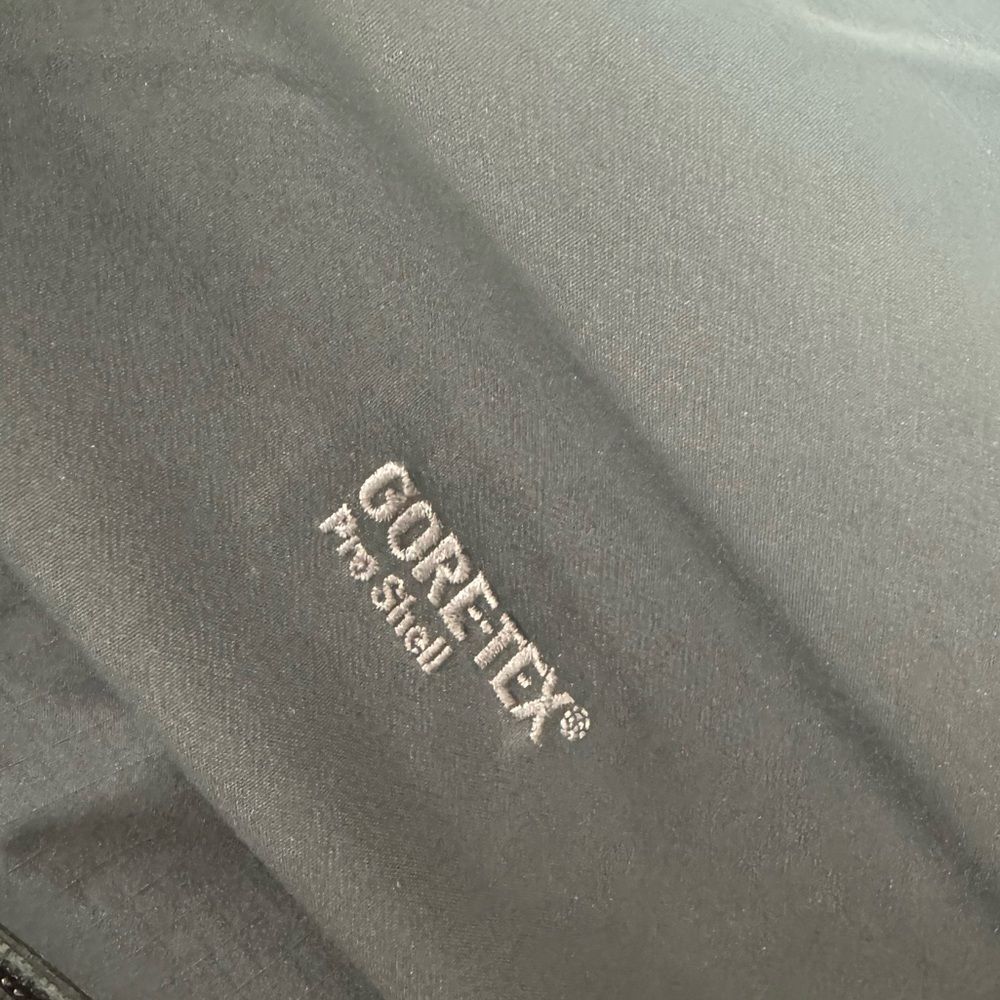 Arc'Teryx GoreTex Pro Shell Theta AR Black Jacket - Picture 4 of 11
